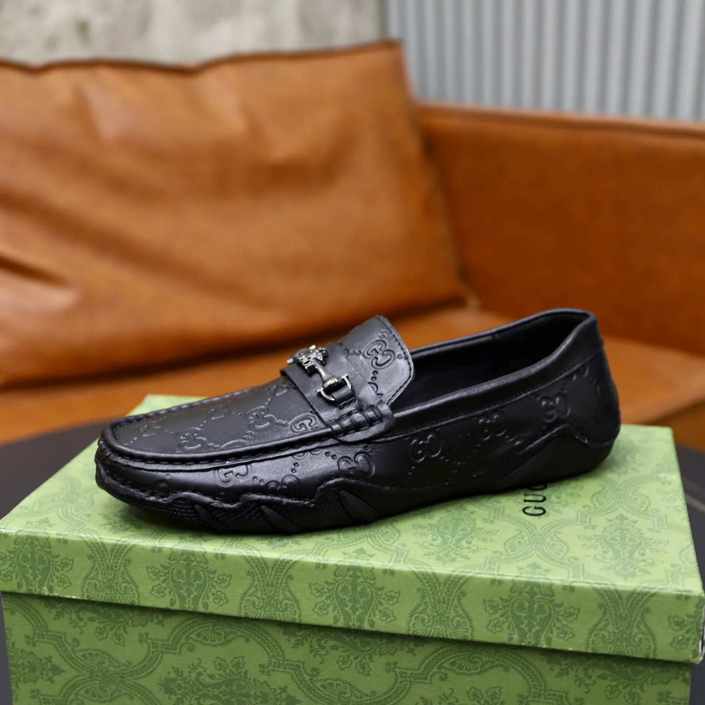 Ex-factory price: 400💰🙅‍♂️🙅‍♂️🙅‍♂️ Brand: Gucci GuCCI Standard code: Men's code 38-44 (45 can be customized) Grade: Same as the official website Material: Original leather stitching and hand stitching Comfortable and wear-resistant outsole Style category: Men's fashionable casual slip-on shoes Distinguished big-name luxury elements Top luxury Color: Color of the actual picture